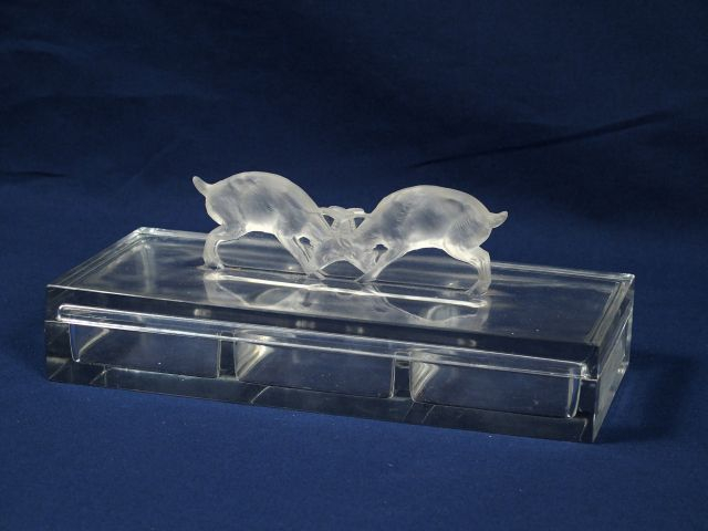 	LALIQUE. Coffret en cristal, boite à cigarettes ‘modèle deux chèvres’