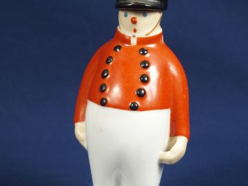 ROBJ. Porte stylo en porcelaine polychrome "Le petit soldat". Signé. H