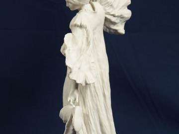 Agathon LEONARD, "Danseuse à la cothurne". Sculpture en biscuit. Signé