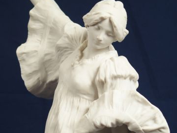Agathon LEONARD, "Danseuse à la cothurne". Sculpture en biscuit. Signé