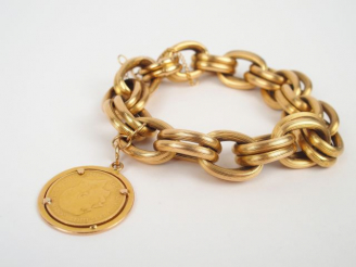 Vente aux enchères Bracelet en or jaune, décor de maillons entrelacés et souverain or Geo