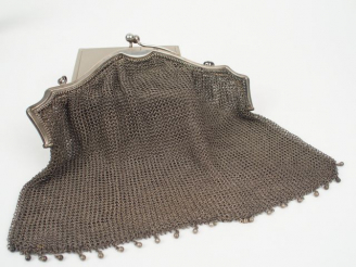Vente aux enchères Sac du soir en maille d'argent. Poids: 280gr