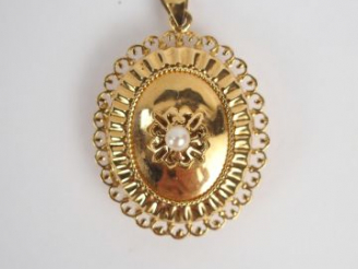 Vente aux enchères Pendentif Napoléon III en or jaune, décor ajouré, rehaussé en son cent