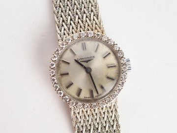 LONGINES. Montre de dame, boitier et bracelet semi rigide tressé en or
