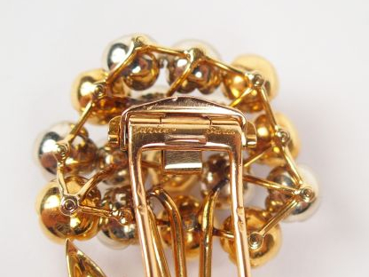 CARTIER. Broche figurant un bouquet de fleurs en rubis et saphirs, mon