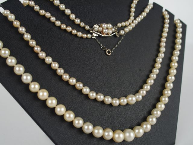 Collier de perles de culture disposées en chute, double rang, fermoir 
