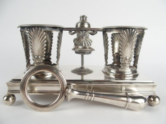 Vente aux enchères Monture d'huilier en argent, poinçon Vieillard, à décor de palmettes, 