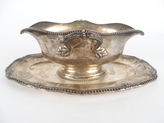 Saucière de style Louis XVI en argent, poinçon Minerve, à décor de ran