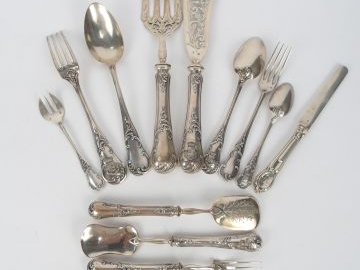 Belle ménagère en argent de style Rocaille, armoiries sous couronne et