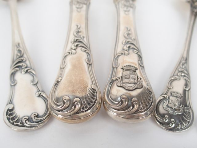 Belle ménagère en argent de style Rocaille, armoiries sous couronne et