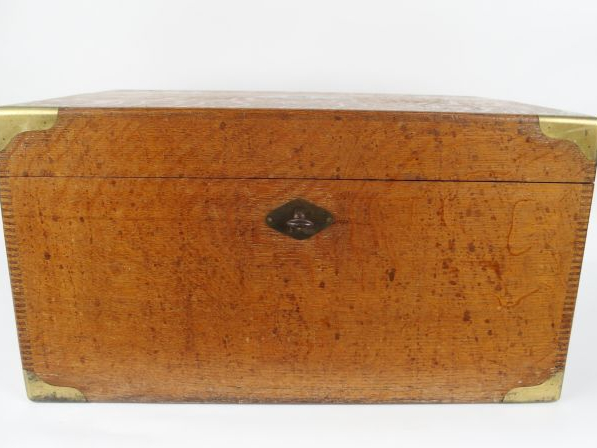 Belle ménagère en argent de style Rocaille, armoiries sous couronne et