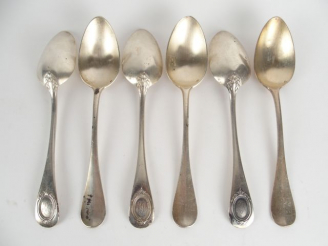 Vente aux enchères 6 grandes cuillères en argent, poinçon Minerve, modèle à cartouche feu