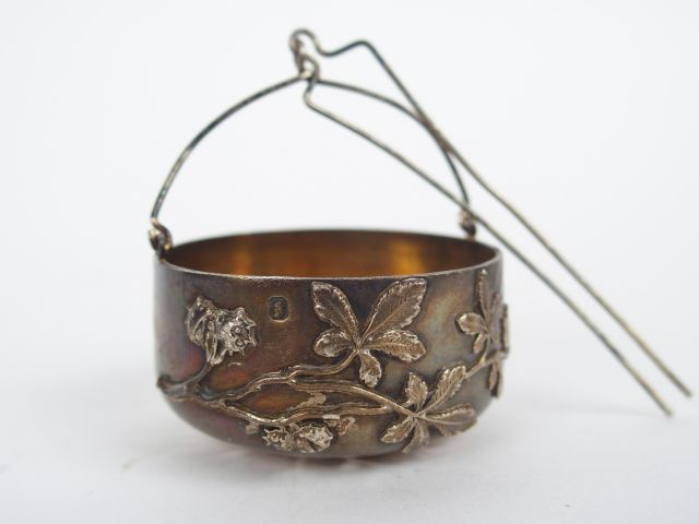 Passette à thé en argent, poinçon Minerve, et vermeil, à décor appliqu