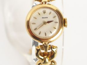 Vente aux enchères ROLEX. Montre bracelet de dame en or jaune, boitier rond. Poids tel: 2