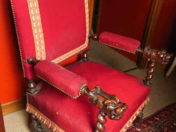 Fauteuil de style Louis XIII (mauvais état)