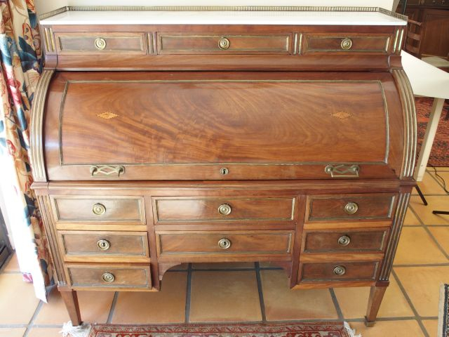 Bureau cylindre Directoire en acajou et placage d'acajou, dessus marbr