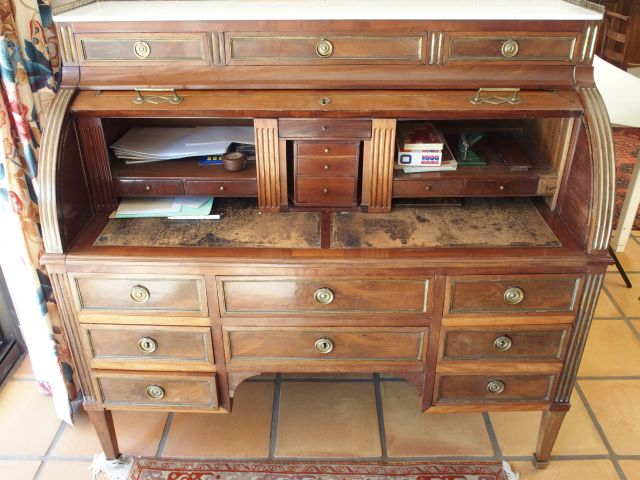 Bureau cylindre Directoire en acajou et placage d'acajou, dessus marbr