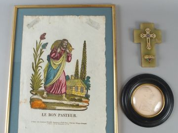 Crucifix en onyx et émaux cloisonnés, médaillon en plâtre "Portrait d'