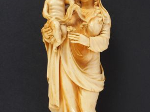 Sculpture en ivoire fin XVIIème-début XVIIIème "Vierge à l'Enfant". H.