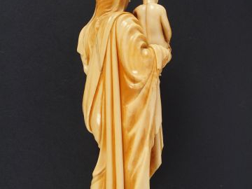 Sculpture en ivoire fin XVIIème-début XVIIIème "Vierge à l'Enfant". H.