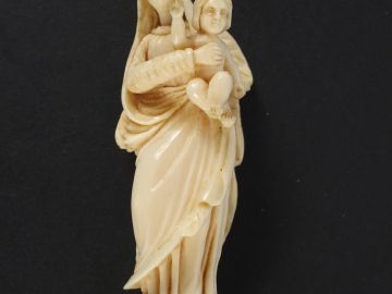 Statuette en ivoire XIXème "Vierge à l'Enfant". H. : 9,5 cm