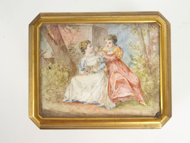 Ecrin à bijoux en métal doré et émail, à décor d'enfants et de paysage