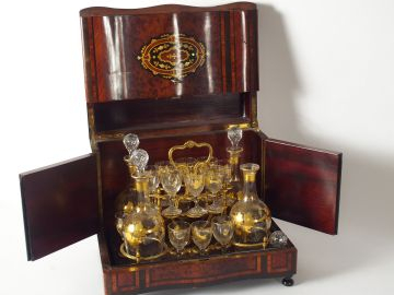 Cave à liqueur Napoléon III en marqueterie Boulle (accident à un bouch