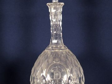 Important service XIXème en cristal taillé et monogrammé dans un carto