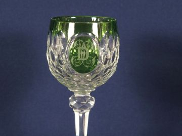 Important service XIXème en cristal taillé et monogrammé dans un carto