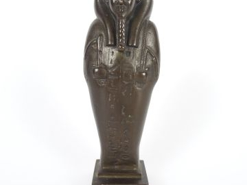 Sujet en bronze 'ouchebti'. H. : 14 m