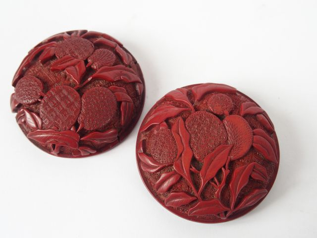 Boite en laque de Cinabre, Chine période Ming, XVIe. Diamètre : 8,5 cm