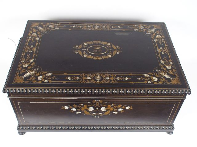 Coffre de mariage Napoléon III de style Louis XVI en marqueterie Boull