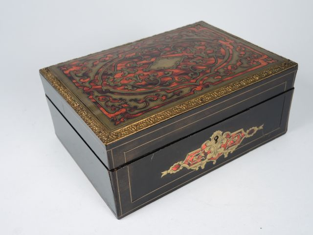Coffret Napoléon III en marqueterie Boulle, écaille rouge et laiton
