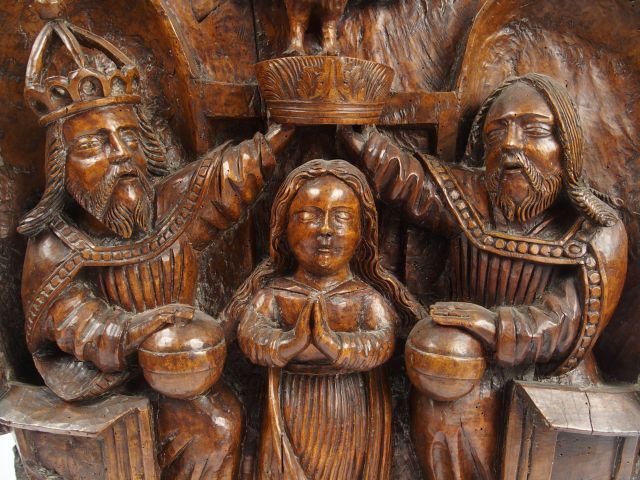 Bas relief fin XVIe - début XVIIe en noyer sculpté « Le couronnement d