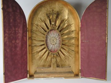 Grand reliquaire XIXème en bronze à décor de tête d'anges dans son cof