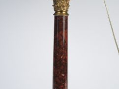 Lampe de style Empire en marbre griotte et bronze doré, en forme de co