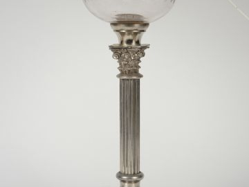 Lampe à pétrole de style Empire en bronze argenté en forme de colonne 