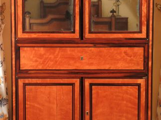 Mobilier Louis XVI en marqueterie de citronnier, palissandre, acajou e