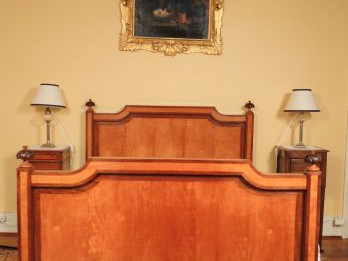 Mobilier Louis XVI en marqueterie de citronnier, palissandre, acajou e