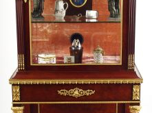 Belle vitrine de style Louis XVI en acajou et placage d’acajou, partie