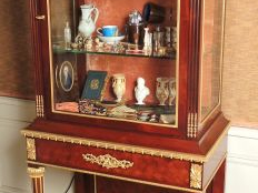 Belle vitrine de style Louis XVI en acajou et placage d’acajou, partie