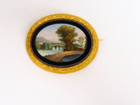 Bel ensemble de bijoux Napoléon III en or et micro-mosaïques, représen