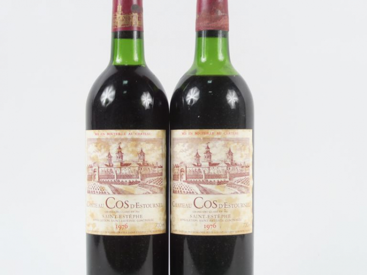 2 BOUTEILLES CHÂTEAU COS D'ESTOURNEL GCC ST ESTEPHE - 1976 - 1 BG/1 HE