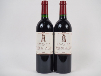 Vente aux enchères 2 BOUTEILLES CHÂTEAU LATOUR 1er GCC PAUILLAC - 1986 