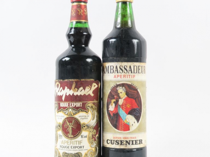 2 BOUTEILLES : 1 AMBASSADEUR - 1 SAINT RAPHAËL ROUGE