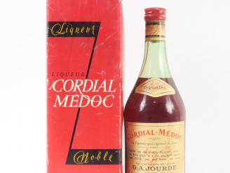 Vente aux enchères 1 VIEILLE BOUTEILLE CORDIAL MÉDOC - COFFRET