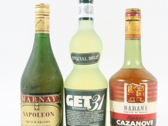 Vente aux enchères 3 BOUTEILLES : 1 GET 31 - 1 NABANA CAZANOVE - 1 FRENCH BRANDY NAPOLÉON