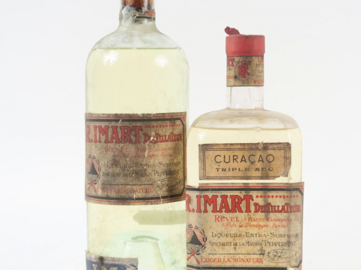 2 VIEILLES BOUTEILLES R. IMART : 1 CURACAO - 1 LIQUEUR