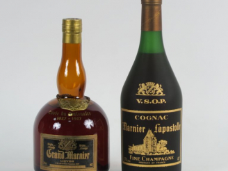 Vente aux enchères 1 COFFRET GRAND MARNIER : 1 COGNAC 'V.S.O.P.' FINE CHAMPAGNE MARNIER L