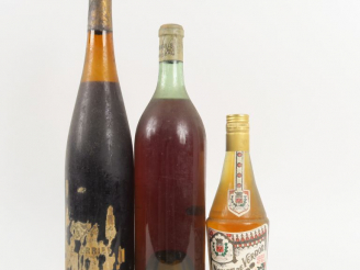 Vente aux enchères 3 BOUTEILLES : 1 ARMAGNAC GC SE - 1 LIQUEUR - 1 NOYAU DU VERNON (37,5 